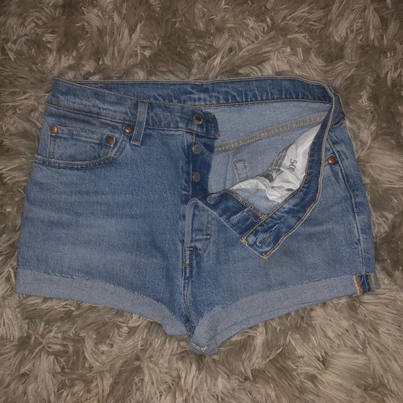 Levi 501 jean shorts - Picture 2 of 5